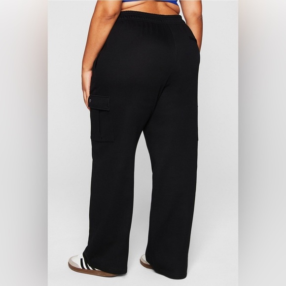 Fabletics Cozy Fleece Wide Leg Cargo Sweatpant Sz 2x short - Picture 3 of 8